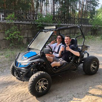 поездки в лесу на квадроциклах